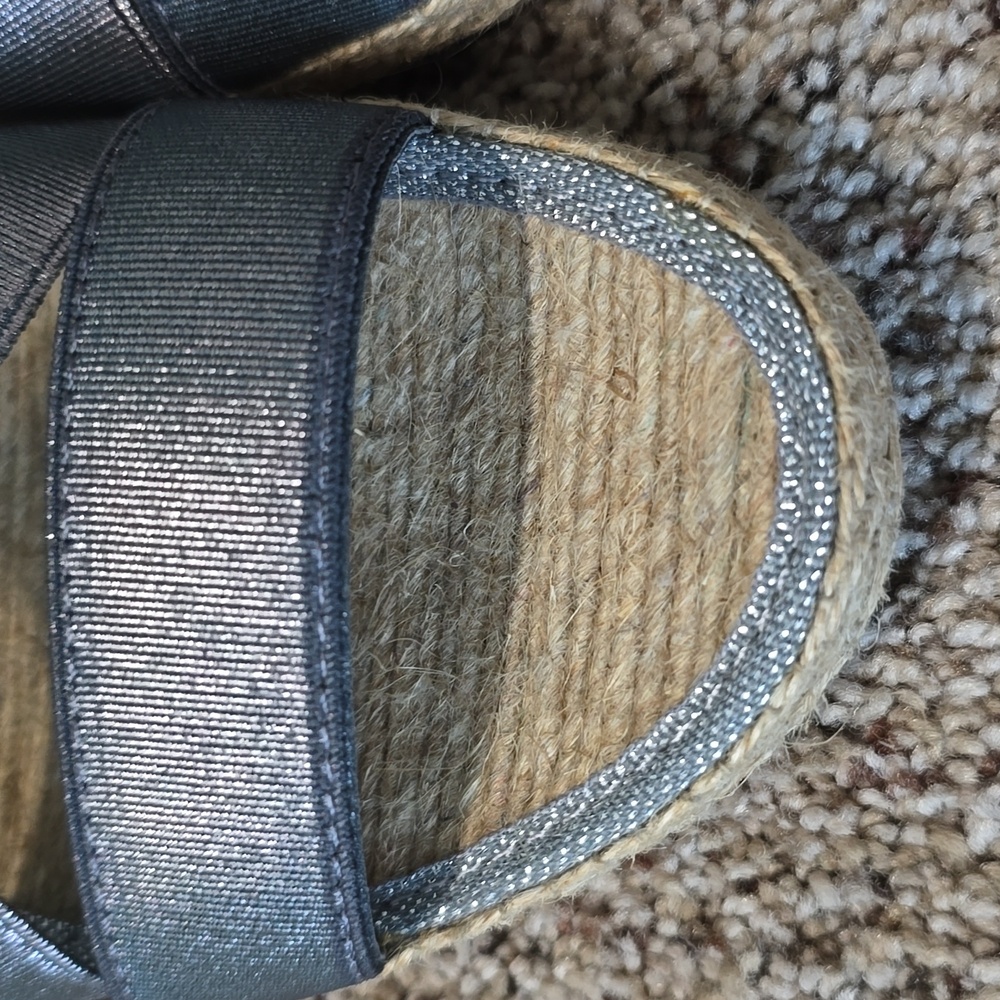 Andre Assous sz 8.5 Pewter Paloma Sandals - Picture 6 of 14